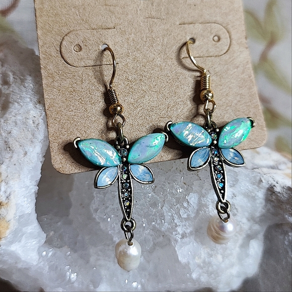 Opalescent Dragonfly Pierced Earrings NEW on Card Cultured Pearls Delicate - Picture 2 of 11
